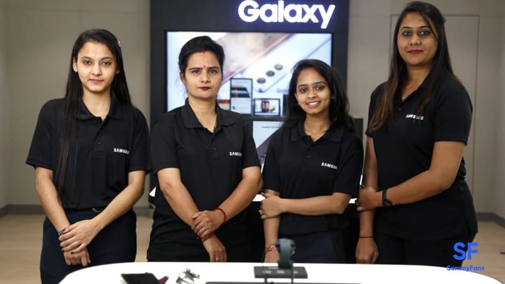 Samsung Women mobile shop India