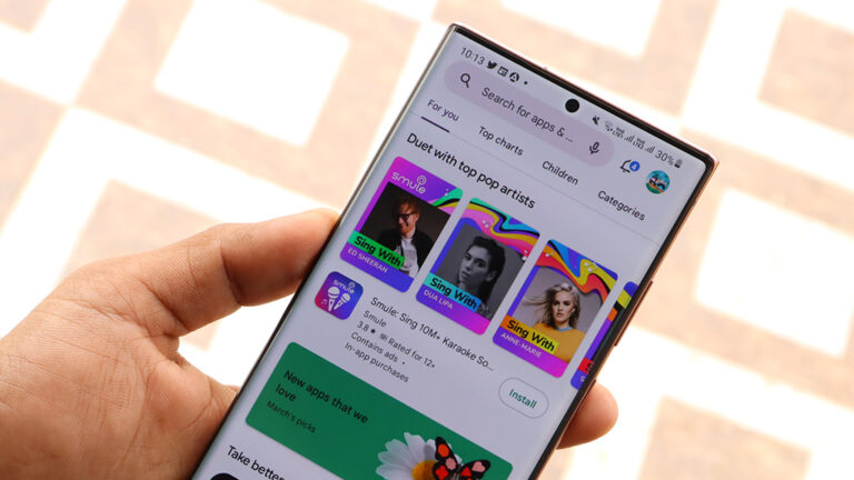 Google Play Store fixed Header feature