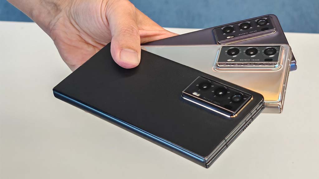 Samsung Galaxy Z Fold 5 Vs. Honor Magic V2: Thinner And Thinnest